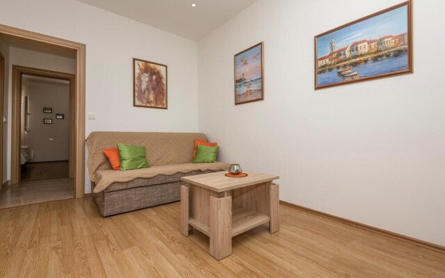 Amazing Apartment in Makarska With 1 Bedrooms and Wifi