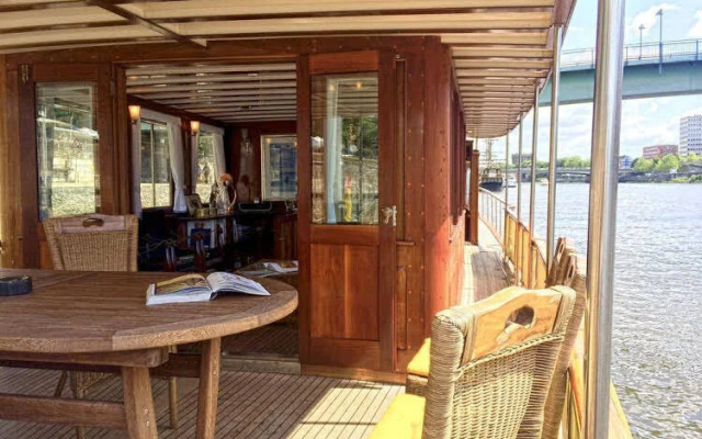 Hotelschiff Nedeva Bremen