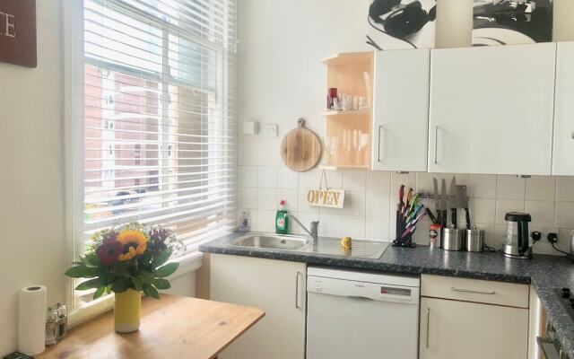 2 Bedroom Flat Next To Hove Seafront