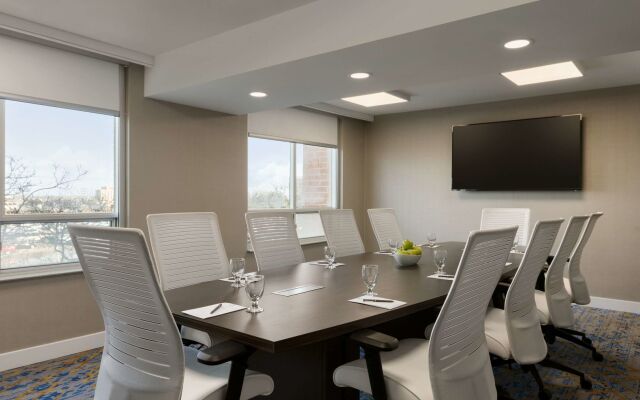 Embassy Suites by Hilton Toronto Airport