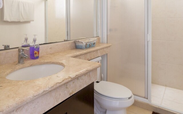 Spacious 2BR Condo Well-located Wifi Concierge