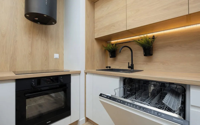 Apartment With Parking by Renters