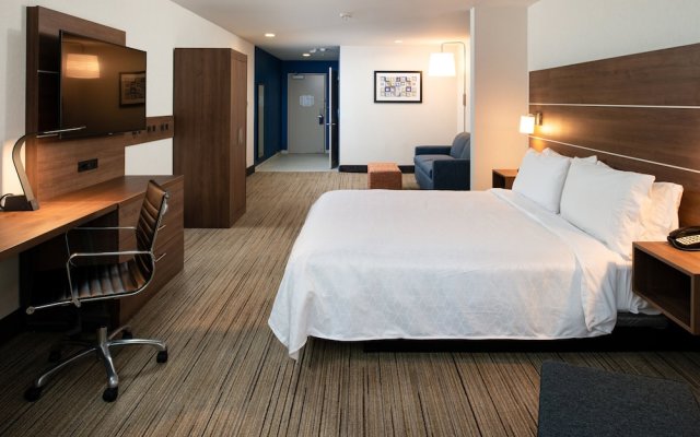 Holiday Inn Express & Suites Los Angeles Downtown West