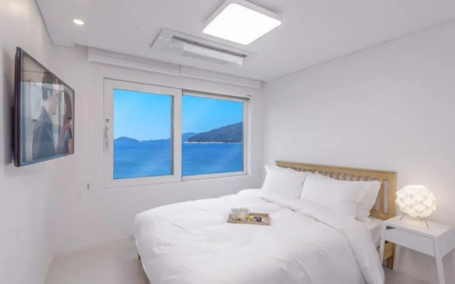 Geojedo Blue Hill Pension