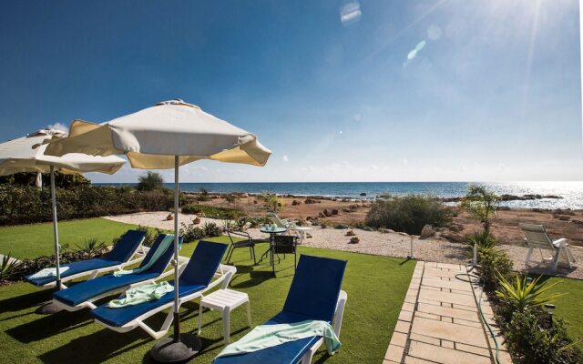 Celebrity Villa Oliver P 14