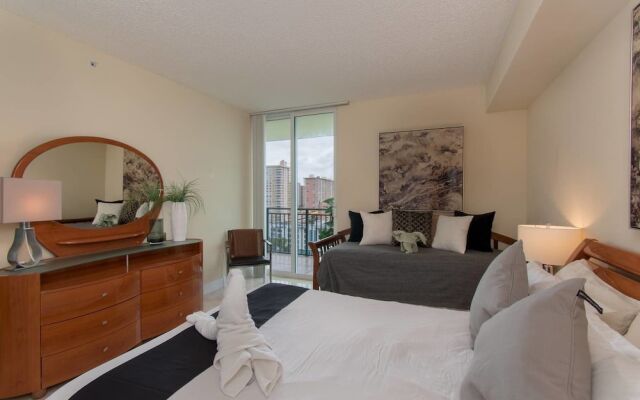 Stylish Modern 2bd 2bth Apt Near the Beach