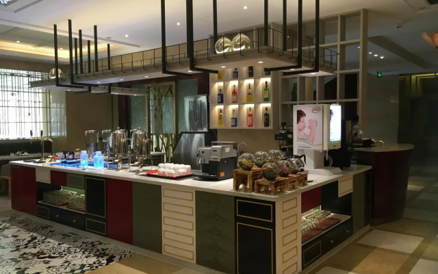 Ramada Plaza Zhijiang Hotel