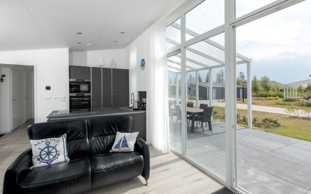 Chalet with Fireplace near Oosterschelde