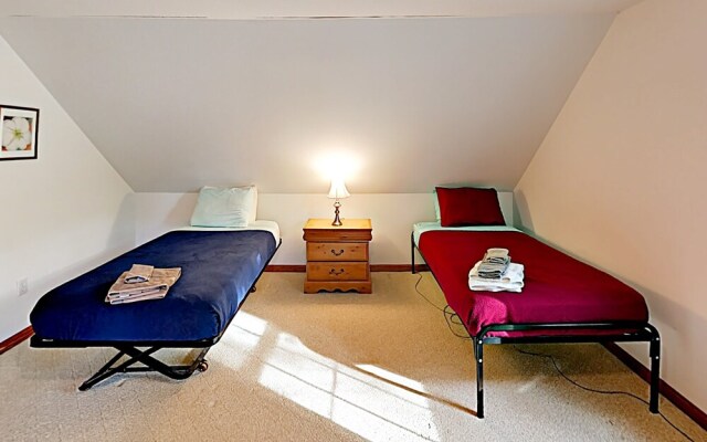 Woodsy Cape Cod Home by RedAwning