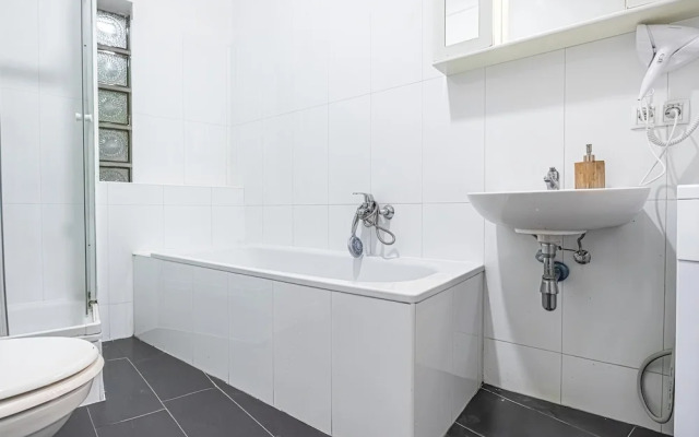 Cozy Room Near U6 Dresdner Subway Line
