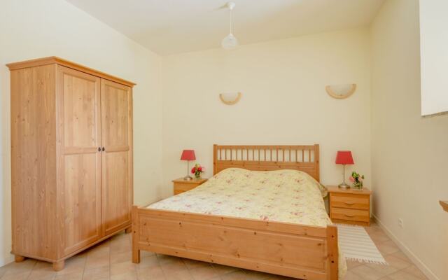 Secluded Holiday Home in Rustrel With Swimming Pool