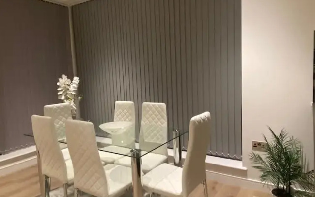 Marvelous 3 Bed Penthouse in Kewbridge