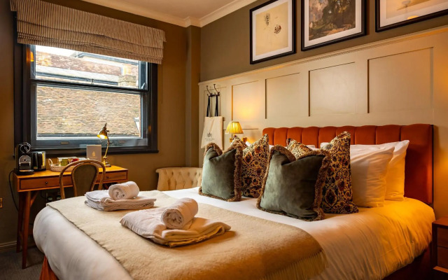 Salisbury Arms Hotel