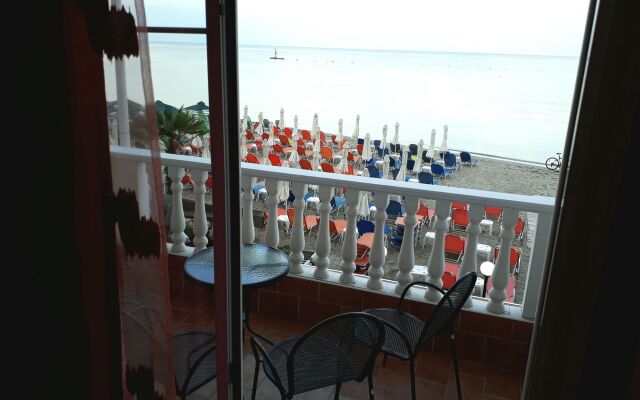 Hotel Themis