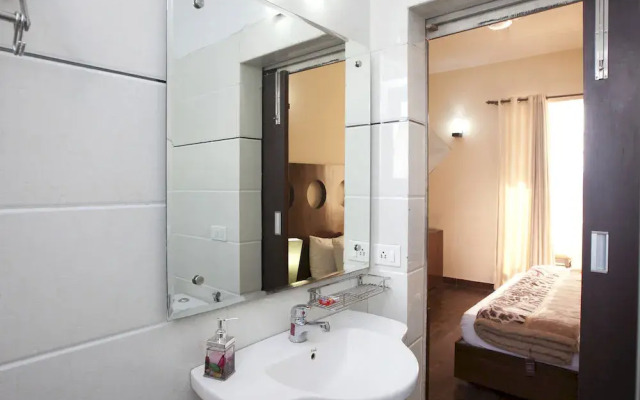 OYO Premium Medanta 2