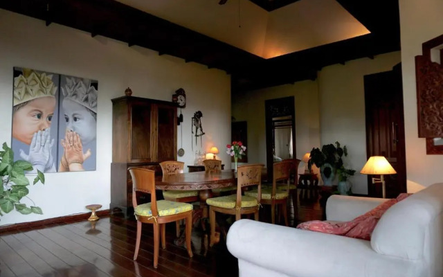 Gunung Paradis Retreat