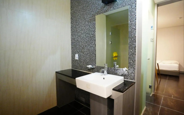 Y Hotel