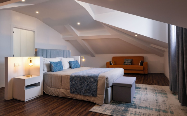 Snuggly Corner by Trip2Portugal