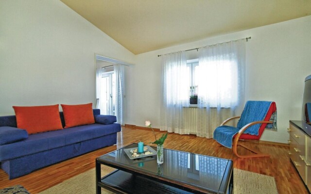 Beautiful Home in Umag With Wifi and 2 Bedrooms