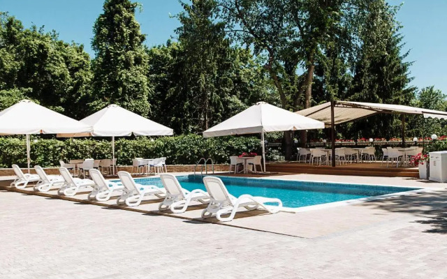 Otel'no-restorannyj kompleks Zlatogor