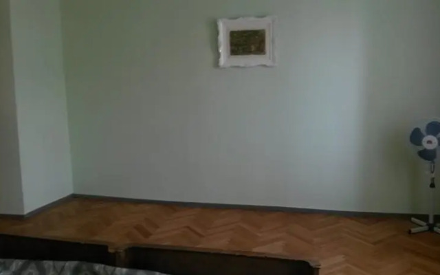 Big House Small Price