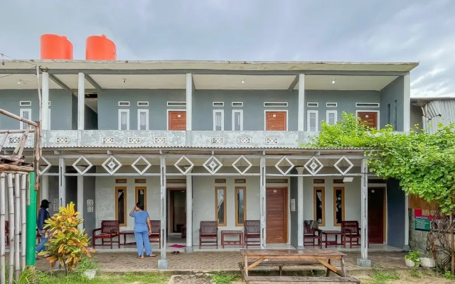 Penginapan Diar near Pantai Santolo