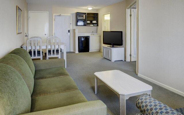 Quality Suites Whitby