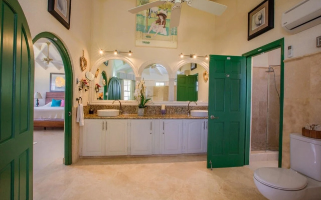 Beautiful Four-bedroom Villa With Breathtaking sea Views
