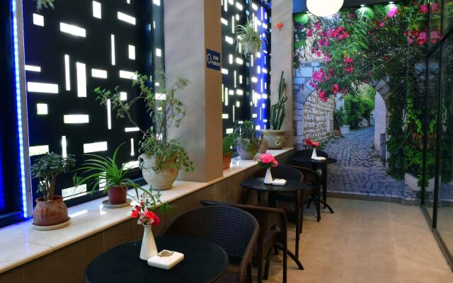 Naya Hotel