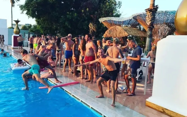 Black Amber Boutique Hotel