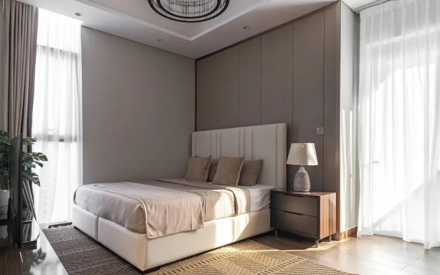 SIMPLY COMFORT Skyline Apts at Nobles Tower with Luxury Burj View