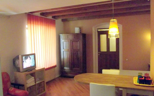 Main Square Apartments & More