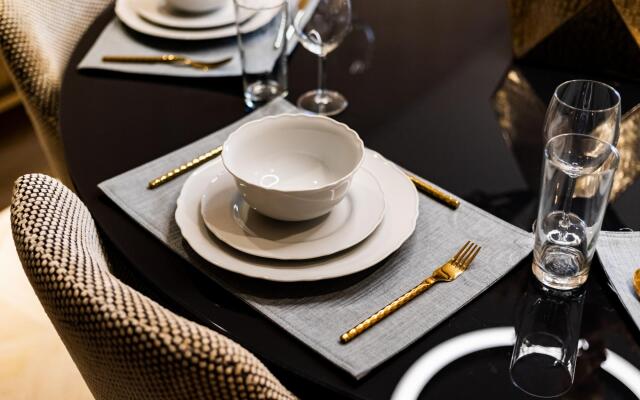 DXB - Five - 40902 - PJ