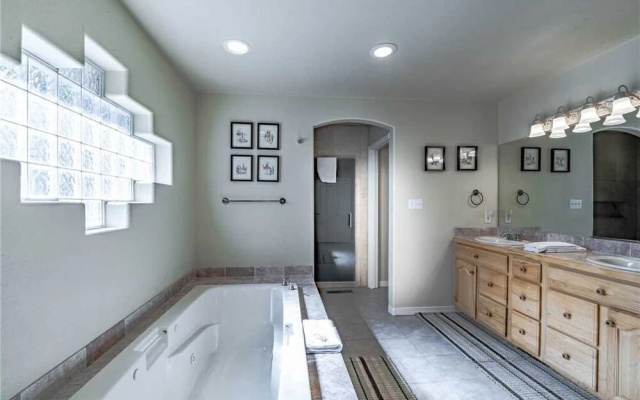 Little Creek Retreat - Four Bedroom Cabin with Hot Tub
