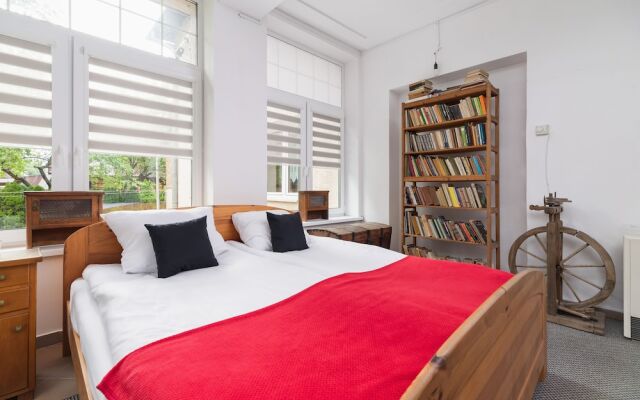 Retro Apartment Zamoyskiego by Renters
