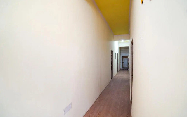 Hotel The Golden Crown by OYO Rooms