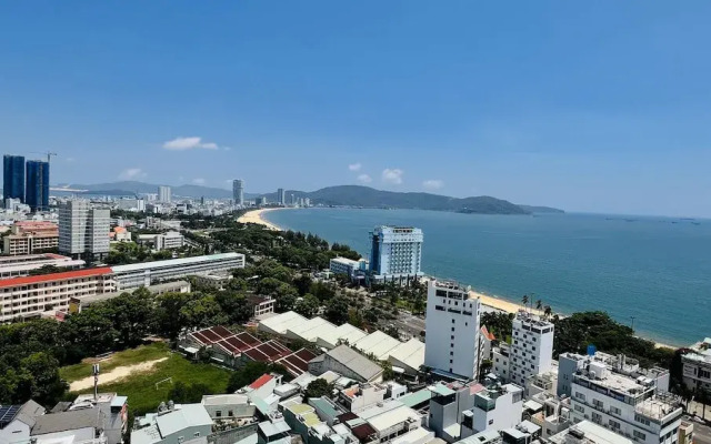 Stunning Ocean View Apartment in FLC Sea Tower
