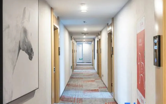 Langting Holiday Hotel (Hefei High-speed Railway South Station Gong Street)