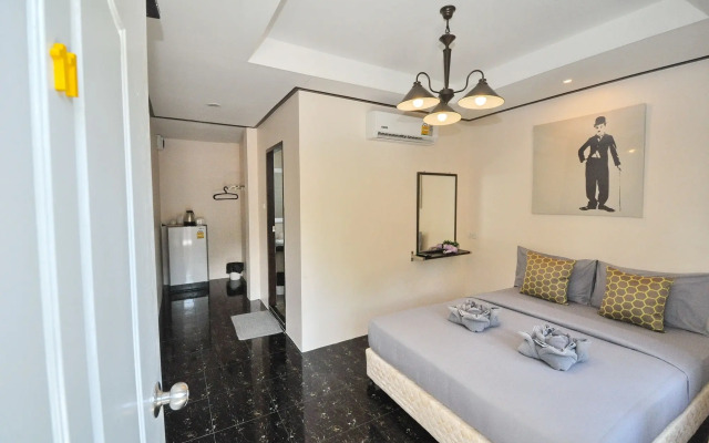 Side Walk Boutique Hotel
