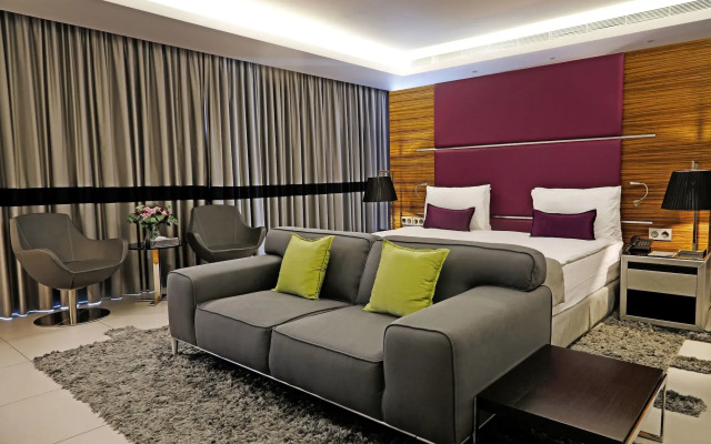 Warwick Stone 55 Hotel
