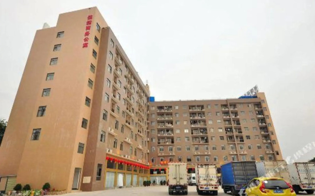 Guangzhou Dongyi Business Hotel (Changyi Subway Station)