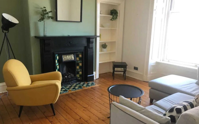 Stylish 1 Bedroom Apartment Near Leith