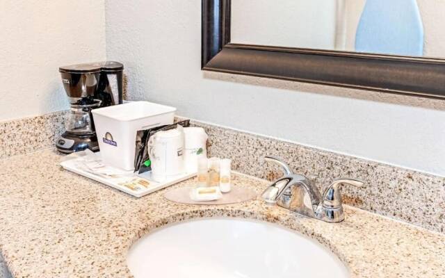 Days Inn by Wyndham Long Beach City Center