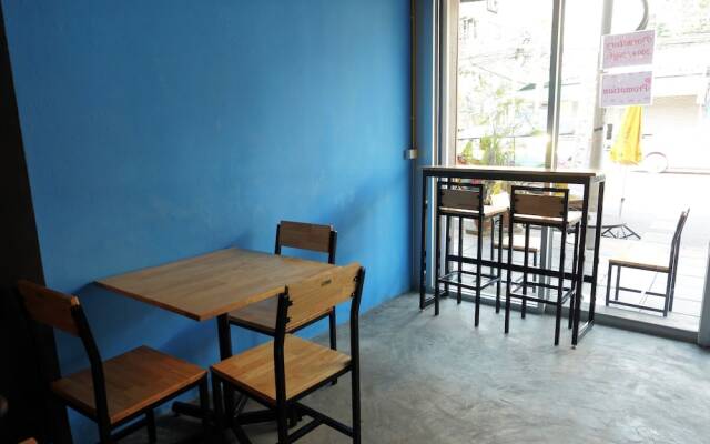 BTS Khaosan Hostel