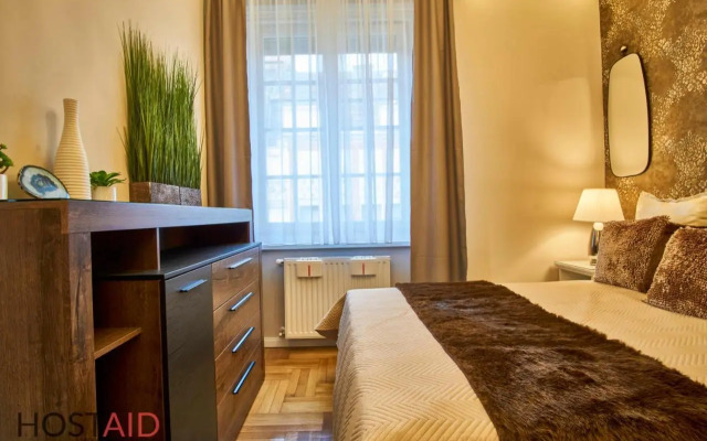 R7 Design Apartment - hostAID