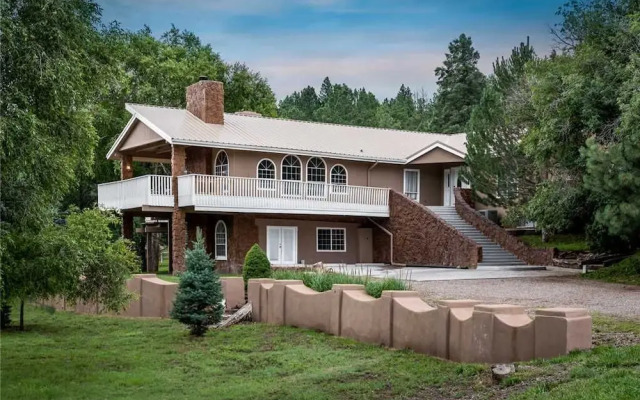 Blue Bear Retreat - Eight Bedroom Cabin