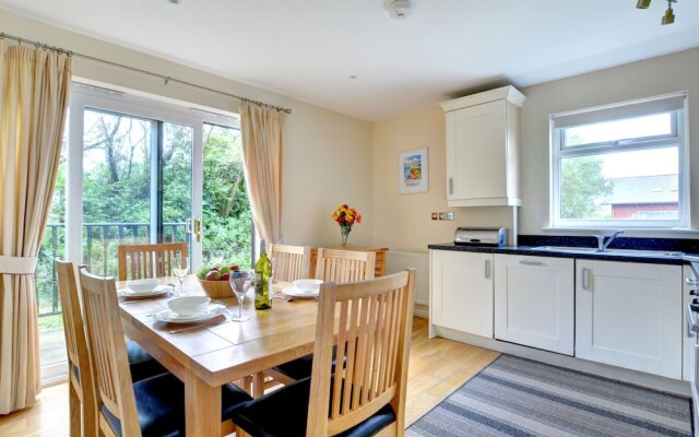 Cosy Holiday Home in Saint Columb With Garden