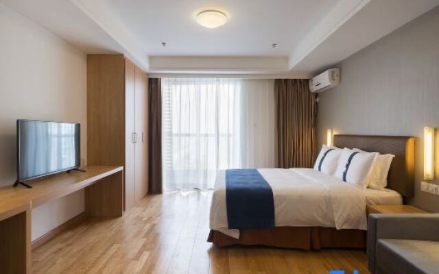 New Jinqiao Holiday Apartment