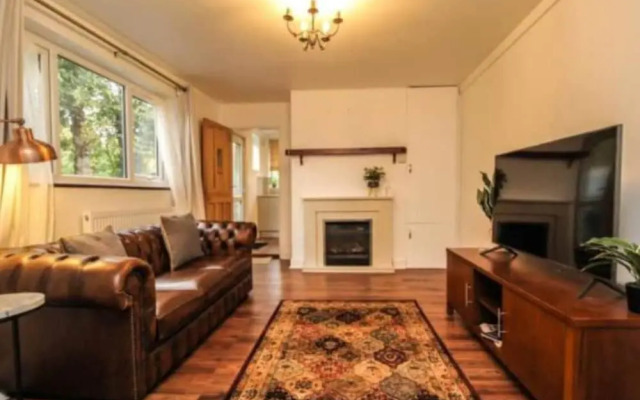 Charming 2-bed Apartment in Brentwood Free Parking