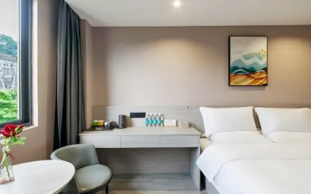 Yayue Wanxing Smart Hotel